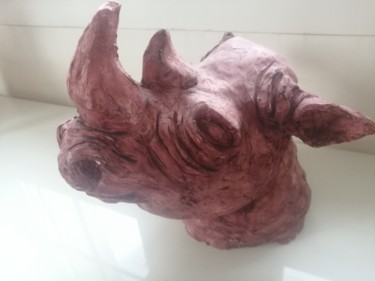 Sculptuur getiteld "Rhinocéros" door Claire Ferrari (klrferr), Origineel Kunstwerk, Klei