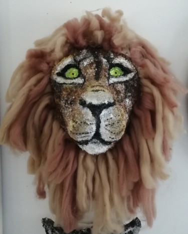 Sculpture titled "Yvon le lion" by Claire Ferrari (klrferr), Original Artwork, Paper maché