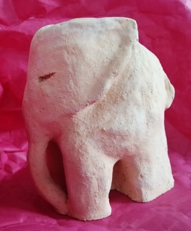Sculpture intitulée "Yvan l éléphant" par Claire Ferrari (klrferr), Œuvre d'art originale, Argile