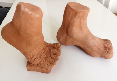Sculpture intitulée "Les pieds" par Claire Ferrari (klrferr), Œuvre d'art originale, Argile