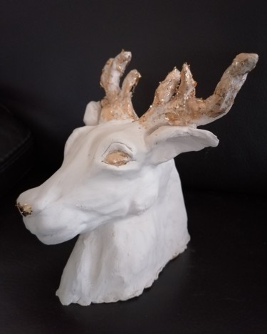 Sculpture titled "Martin Le cerf de N…" by Claire Ferrari (klrferr), Original Artwork, Clay