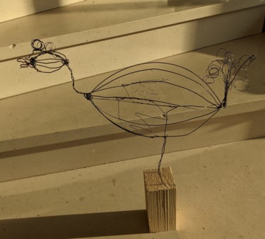 Скульптура под названием "Georgette la poulet…" - Claire Ferrari (klrferr), Подлинное произведение искусства, проволочный