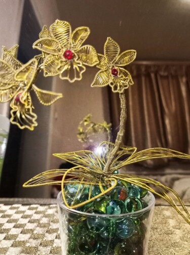 Скульптура под названием "Wire orchid" - Kolobrawen, Подлинное произведение искусства, Алюминий