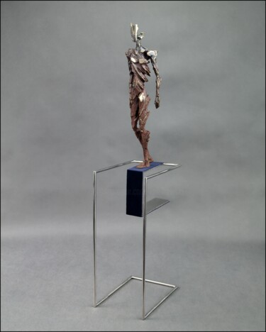 제목이 "TIBIS IV sculpture,…"인 조형물 Konrad Ziolkowski로, 원작, 청동