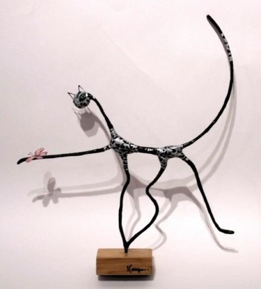 Sculpture titled "Chat noire" by Elena  Koupaliantz, Original Artwork, Paper maché