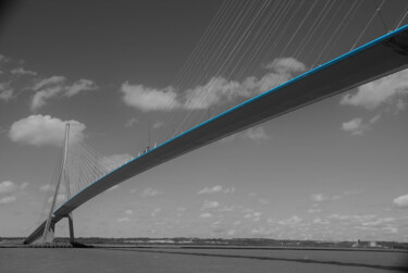 Photographie intitulée "Pont de Normandie" par Christophe Caniac, Œuvre d'art originale, Photographie manipulée