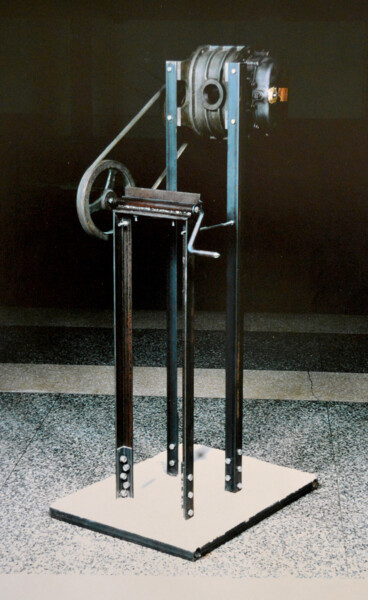 Skulptur mit dem Titel "Breathing Machine" von Kristopher Lionel, Original-Kunstwerk, Metalle