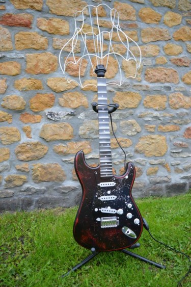 Design intitulée "Guitare lampe" par L'Artificier, Œuvre d'art originale, Autre