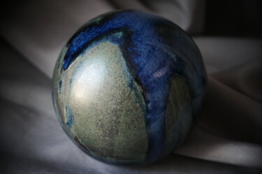 Sculpture titled "SPHERE Bleu & Vert" by L'Atelier De Nanou, Original Artwork, Ceramics
