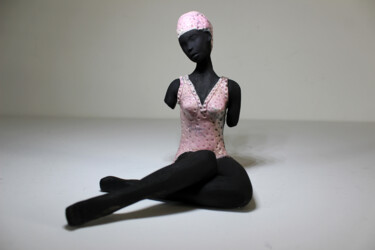 Sculpture intitulée "Fille de Mélos, rose" par Lady Caviar, Œuvre d'art originale