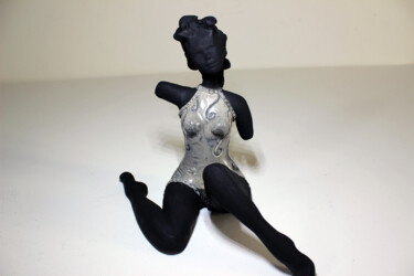 Sculpture intitulée "Fille de Mélos, gri…" par Lady Caviar, Œuvre d'art originale