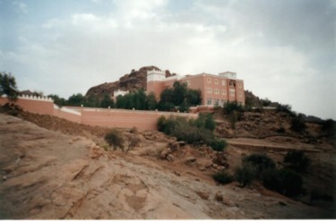 Photographie intitulée "hotel à tafrout" par Lahcen Arkha, Œuvre d'art originale