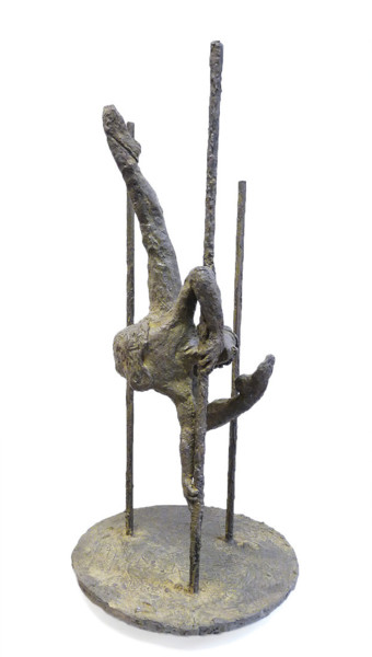 Sculpture intitulée "l'acrobate" par Lamy Tcha, Œuvre d'art originale, Résine