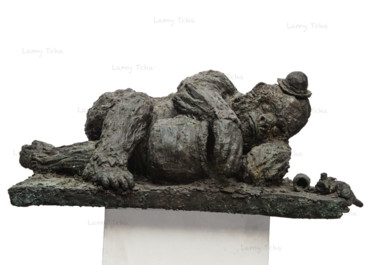 Escultura titulada "gorille-et-ouistiti" por Lamy Tcha, Obra de arte original, Resina