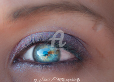 Photographie intitulée "Les yeux révolver" par Shali Photographie, Œuvre d'art originale