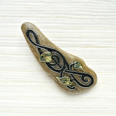 Design intitulée "Wooden brooch with…" par Valerii Latyshev, Œuvre d'art originale, Bijoux