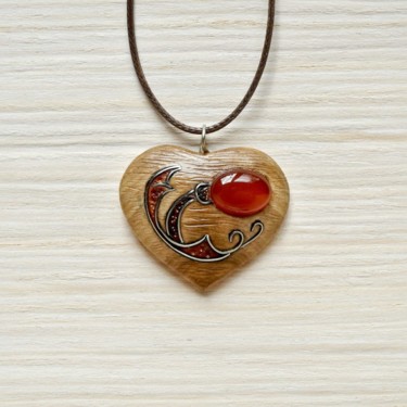 Design intitulée "Wood heart shaped n…" par Valerii Latyshev, Œuvre d'art originale, Bijoux