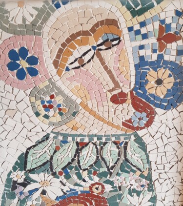 Skulptur mit dem Titel "Femme fleurs" von Laura Lambert, Original-Kunstwerk, Mosaik Auf Holzplatte montiert