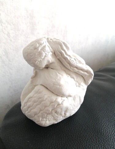 Sculptuur getiteld "Petite dame" door Laure Barlet, Origineel Kunstwerk, Klei