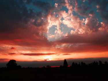 Photographie intitulée "#SkyEruption #Choue…" par Laure Charrin, Œuvre d'art originale