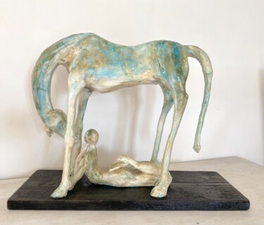 Skulptur mit dem Titel "vivre sous ta prote…" von Laure Renaud (ignara), Original-Kunstwerk, Ton