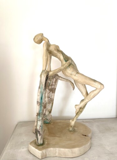 Скульптура под названием "Emotion" - Laure Renaud (ignara), Подлинное произведение искусства, Глина Установлен на Деревянная…