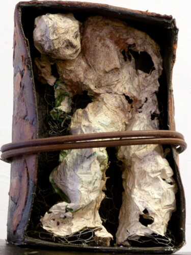 Sculpture titled "enfermement" by Laurence Fillod, Original Artwork, Mixed Media