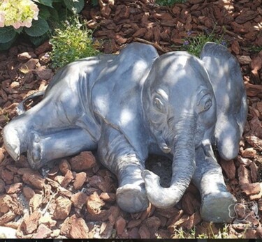 Sculpture titled "L'Elephanteau" by Laurence Friche, Original Artwork, Bronze