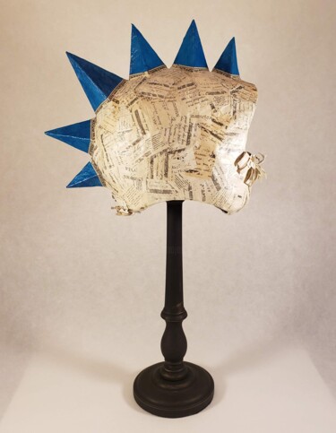 Sculpture titled "Casque bleu" by Laurence Lehel, Original Artwork, Paper maché