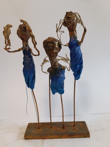 雕塑 标题为“les tuniques bleues” 由Laurence Pustoc'H, 原创艺术品, 纸张纸浆