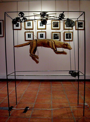 Skulptur mit dem Titel "dream dogs" von Laurent Descotils, Original-Kunstwerk, Holz