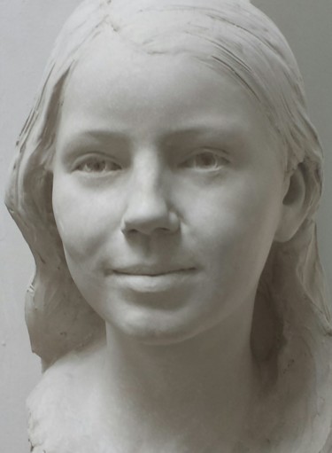Sculpture titled "Portrait jeune fille" by Laurent Mc, Original Artwork, Clay