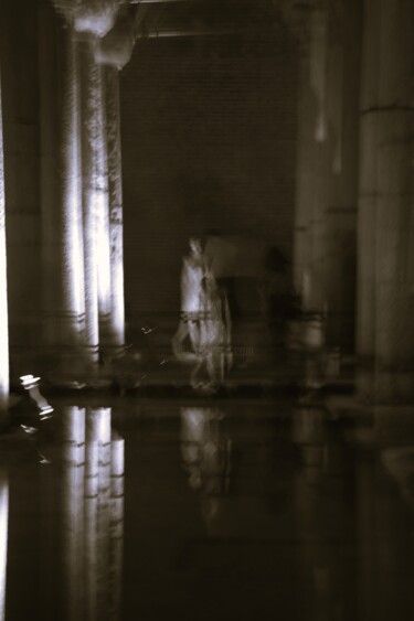 Photographie intitulée "Basilica Cistern Bl…" par Lavinia, Œuvre d'art originale, Photographie numérique