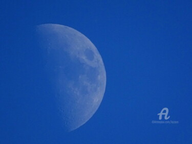Photography titled "Moon in day" by Aurelio Nicolazzo, Original Artwork, Digital Photography