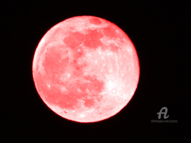 Digitale Kunst getiteld "The Red Moon" door Aurelio Nicolazzo, Origineel Kunstwerk, 2D Digital Work