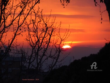 Photographie intitulée "Tramonto con firma" par Aurelio Nicolazzo, Œuvre d'art originale