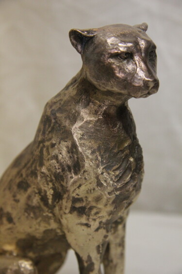Sculpture titled ""guépard"" by Le Cann, Original Artwork, Bronze