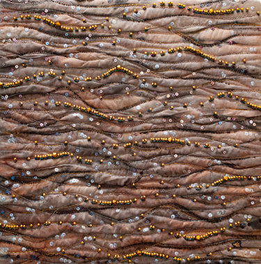 Art textile intitulée "Lueurs sinueuses" par Léa Coutureau, Œuvre d'art originale, Broderie Monté sur Châssis en bois