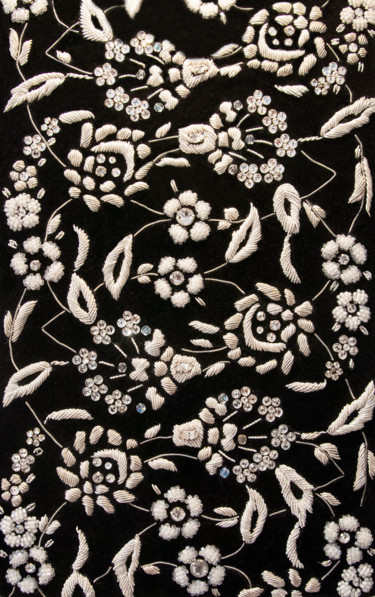 Textile Art με τίτλο "Flore nitescente" από Léa Coutureau, Αυθεντικά έργα τέχνης, Κέντημα Τοποθετήθηκε στο Ξύλινο φορείο σκε…