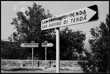 Photographie intitulée "San Gavinu di Tenda" par Léa Sg, Œuvre d'art originale