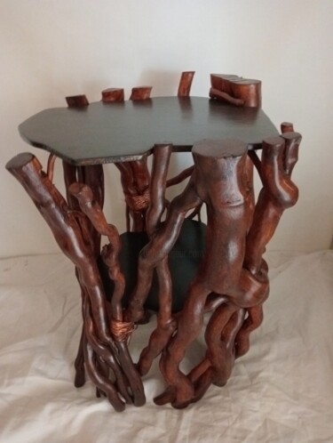 Скульптура под названием "Petite table basse" - Sylvain Le Guillanton, Подлинное произведение искусства, Дерево