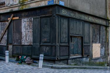 Photographie intitulée "Trottoir de dégrise…" par Léna Constantin, Œuvre d'art originale