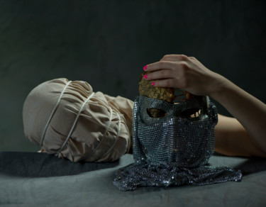 "dsfgerstgser" / “figure collection: DARK VERSION {$M} Photographie intitulée ""dsfgerstgser" / “f…" par Leni Smoragdova, Œuvre d'art originale, Photographie argentique