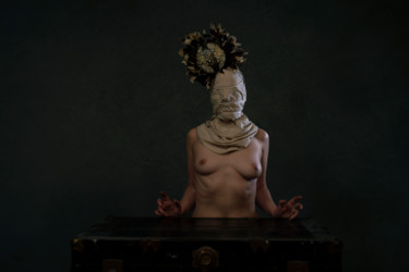Fotografie mit dem Titel "f56eaff12d / Figure…" von Leni Smoragdova, Original-Kunstwerk, Analog Fotografie