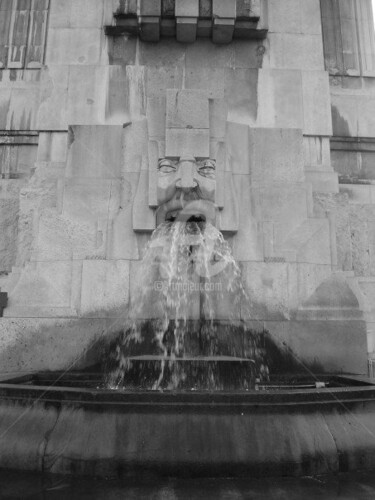 Photography titled "Milano Fountain B&W" by Lenka Graner, Original Artwork