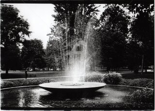 Fotografia intitulada "Water Fountain" por Lenka Graner, Obras de arte originais
