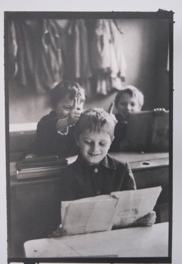 Classroom - Platinum / Palladium Fotografie getiteld "Classroom - Platinu…" door Leonard Radu Chioveanu, Origineel Kunstwerk, Film fotografie Gemonteerd op A…