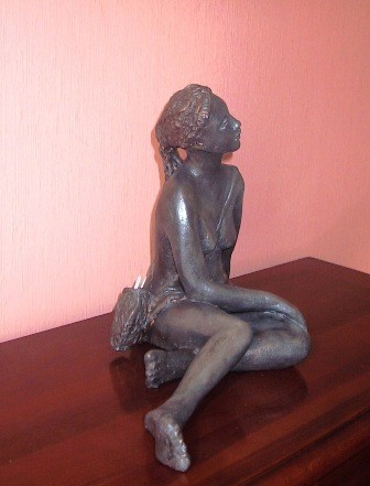 Sculpture titled "DIANE CHASSERESSE" by Léone Digraci, Original Artwork, Terra cotta
