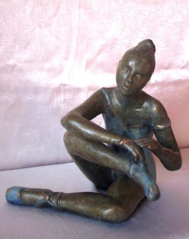 Sculptuur getiteld "PETIT RAT DE L'OPERA" door Léone Digraci, Origineel Kunstwerk, Terra cotta