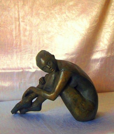 Sculpture titled "MARINA, PETIT RAT" by Léone Digraci, Original Artwork, Terra cotta